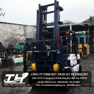 Xe nâng dầu ngồi lái Komatsu 3