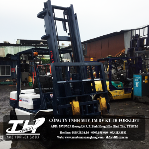 Xe nâng dầu ngồi lái Komatsu 2